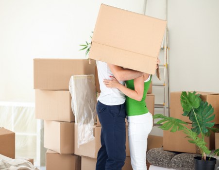 Experienced Greenwich Man with Van team handling a move